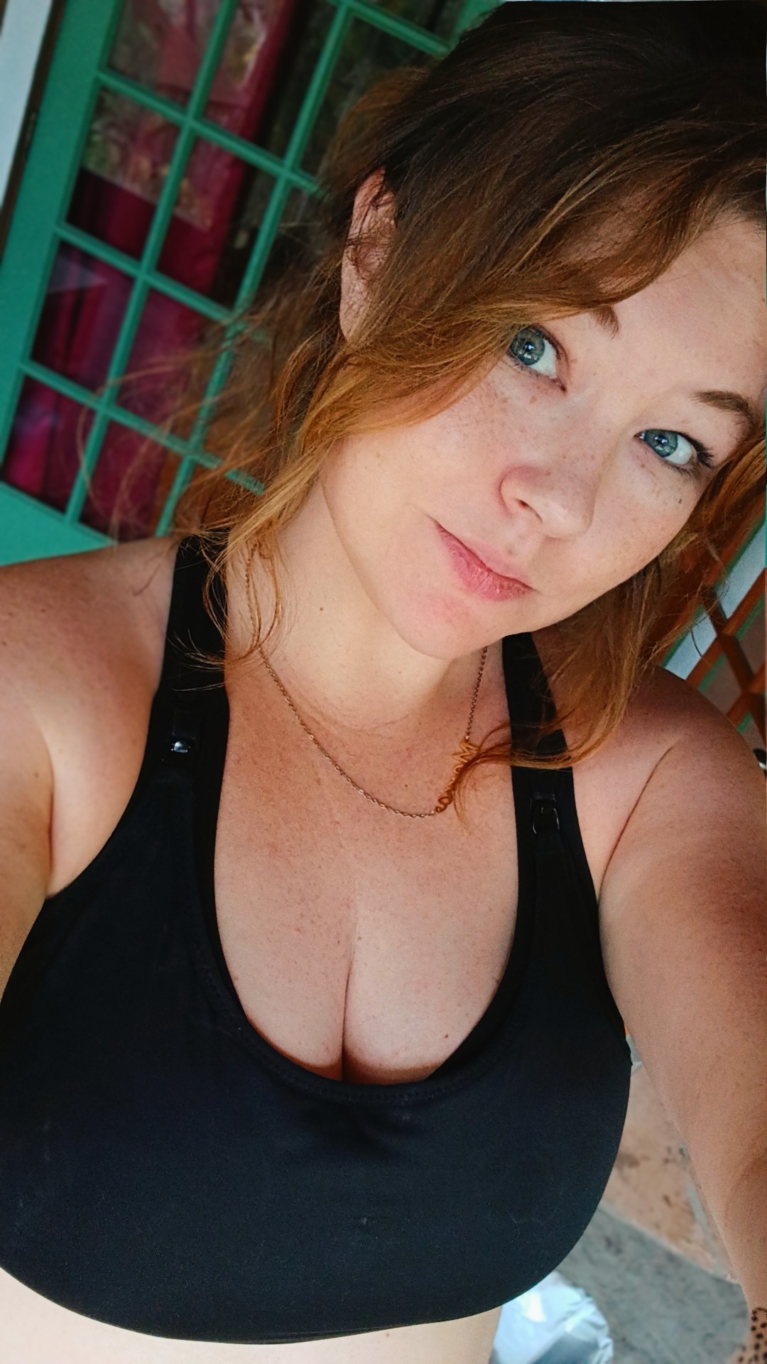 2 weeks post partum. A delivery from "heck" and milk stains on her clothes... but Mommy's still got it!